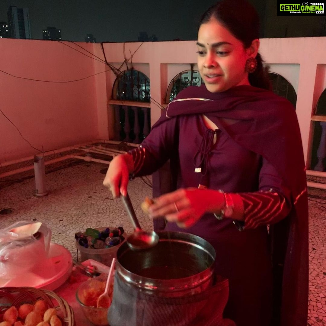 Sumona Chakravarti Instagram - Koi Golgappe khila do... 😋😋😋