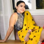 Sumona Chakravarti Instagram - Tumko dekha toh ye khayaal aaya…. 🪬 Par sawaal ye hai ki kisko dekha ki ye khayaal aaya….??? 🧿 Catching candid always 📸: @simrangill_photography