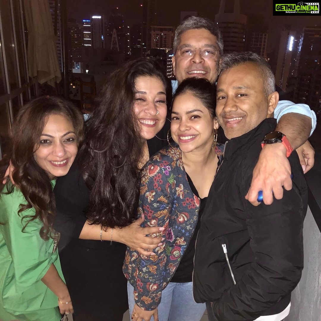 Sumona Chakravarti Instagram - Dubai Familia & Friends 💜☘️💚🌸