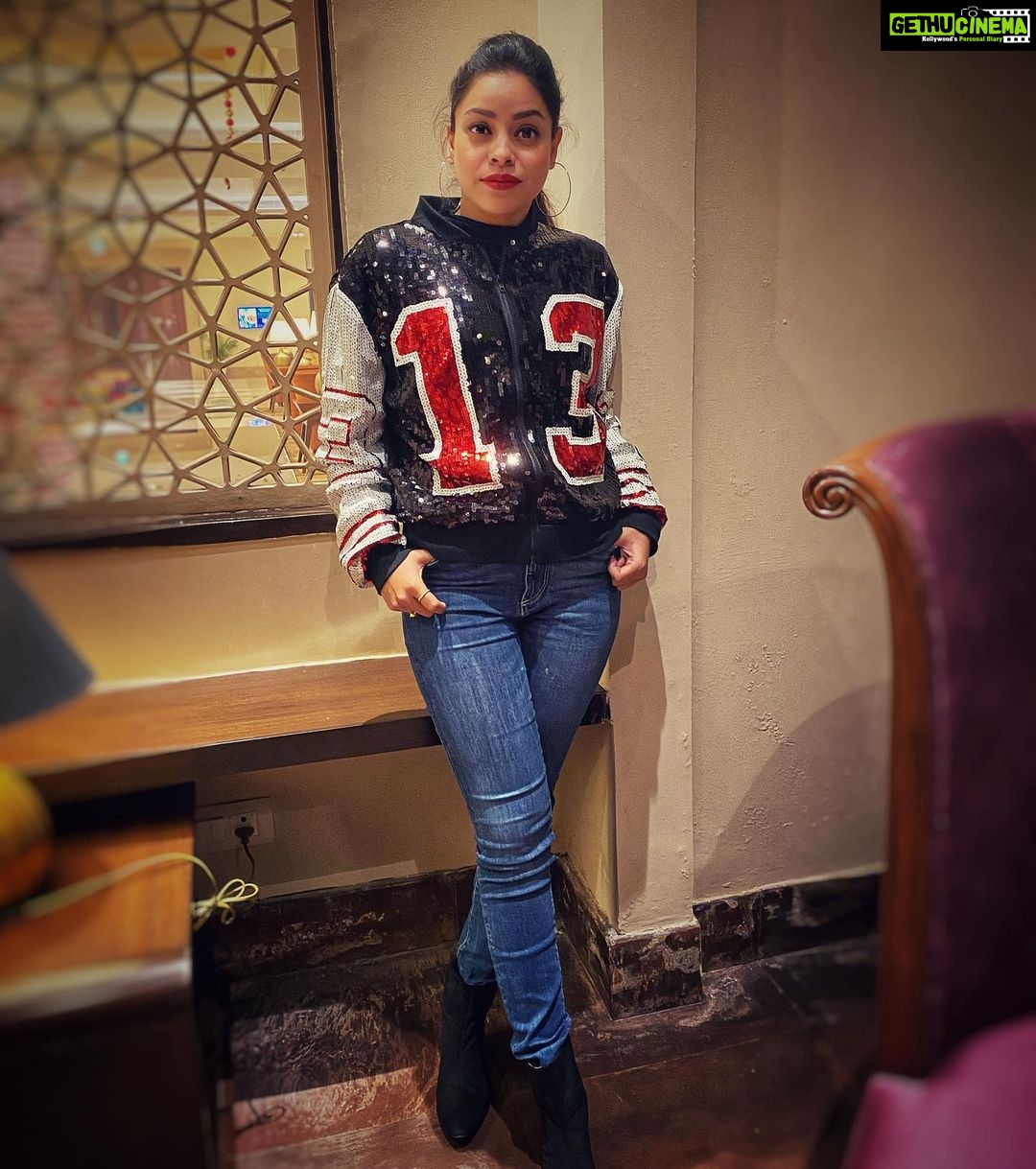 Sumona Chakravarti Instagram - โItโs not whatโs under the Christmas tree that matters but whose around itโ. - A Charlie Brown Christmas (film) ๐
๐ผ๐โ๏ธ๐