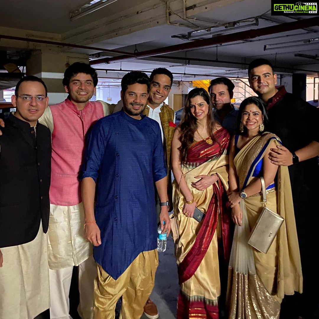 Sumona Chakravarti Instagram - Crazy Kolkata weekend it was.. From shaadi to reunions.. reliving old βITCβ days... how time flies! Heartiest congratulations Teji & Shreya ππ₯π