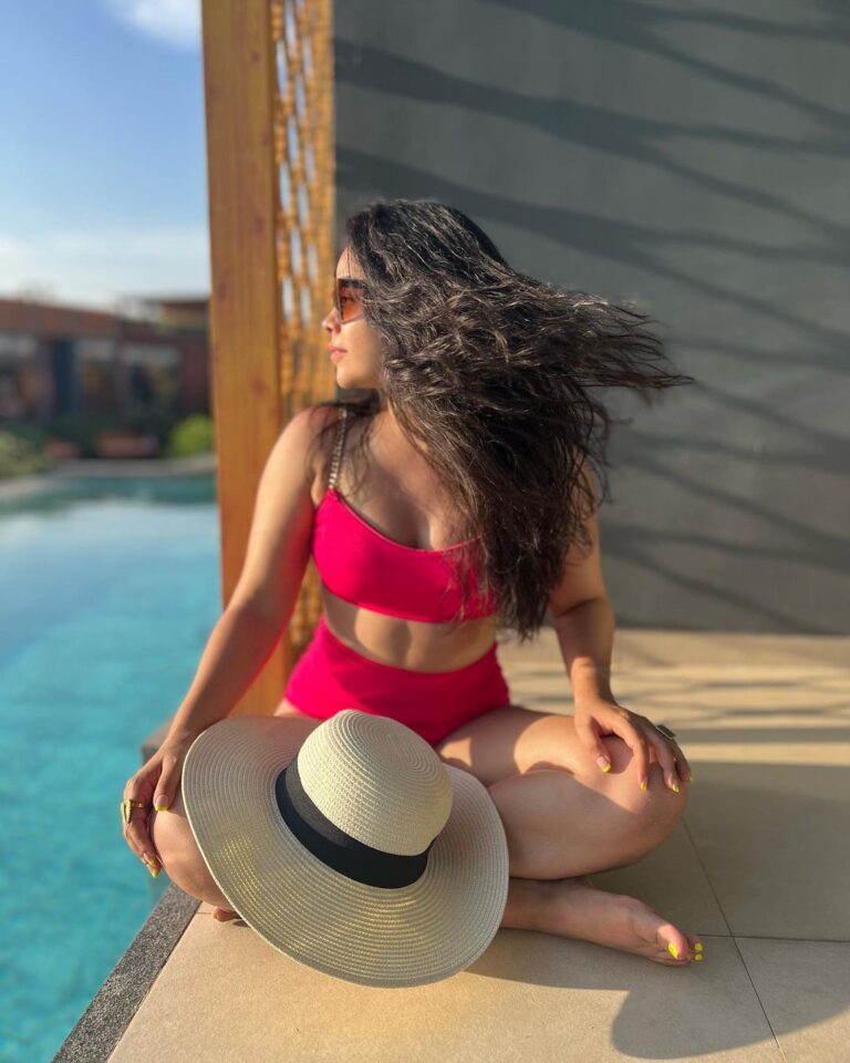 Sumona Chakravarti Instagram - Making the most of the golden hour ☀️ 🏝️ 👙- @tizzi.official Avista Grande Phuket Karon - MGallery