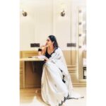 Sumona Chakravarti Instagram - Hazaro.. Uljhane raho main aur, Koshishe behisab. Isi ka naam hai zindagi, Chalte rahiye janab. ~ Gulzar Saab