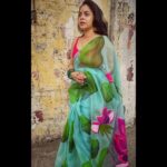 Sumona Chakravarti Instagram - Every scar tells a story. Every smile hides one. -Peaky Blinders For #thekapilsharmashow #tkss Wearing: @beatitude_stories Hair: @hairbysharda MakeUp: @rameshpanda.mua Stylist: @sacorina
