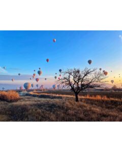 Sumona Chakravarti Instagram - Ended 2022 with the most spectacular sunrise of the year in a hot air balloon flight at 650 meters high & -1 degree 🥶 

From freezing Cappadocia to the sunny cold weather in Bodrum! 
Thank you Universe for the experience & the memories 💞🧿💞

Part 1/2

#TurkeyDiaries #iphonephotography #hotairballoon