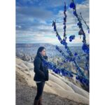 Sumona Chakravarti Instagram - Ended 2022 with the most spectacular sunrise of the year in a hot air balloon flight at 650 meters high & -1 degree 🥶 From freezing Cappadocia to the sunny cold weather in Bodrum! Thank you Universe for the experience & the memories 💞🧿💞 Part 1/2 #TurkeyDiaries #iphonephotography #hotairballoon Türkiye
