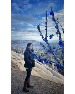 Sumona Chakravarti Instagram - Ended 2022 with the most spectacular sunrise of the year in a hot air balloon flight at 650 meters high & -1 degree 🥶 

From freezing Cappadocia to the sunny cold weather in Bodrum! 
Thank you Universe for the experience & the memories 💞🧿💞

Part 1/2

#TurkeyDiaries #iphonephotography #hotairballoon