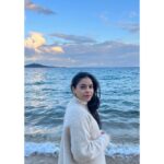 Sumona Chakravarti Instagram - Ended 2022 with the most spectacular sunrise of the year in a hot air balloon flight at 650 meters high & -1 degree 🥶 From freezing Cappadocia to the sunny cold weather in Bodrum! Thank you Universe for the experience & the memories 💞🧿💞 Part 1/2 #TurkeyDiaries #iphonephotography #hotairballoon Türkiye
