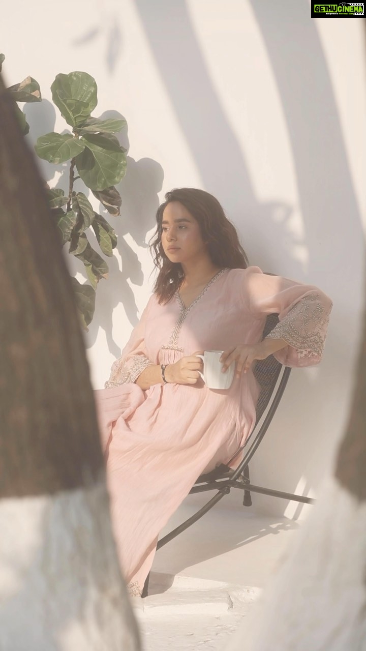 Sunanda Sharma Instagram - Mujhe ek DAUR se MOHABBAT hai..🕊 . . 📸 @kartik.arora720 Makeup @makeupbyharpyvirk 👗 @hasliofficial