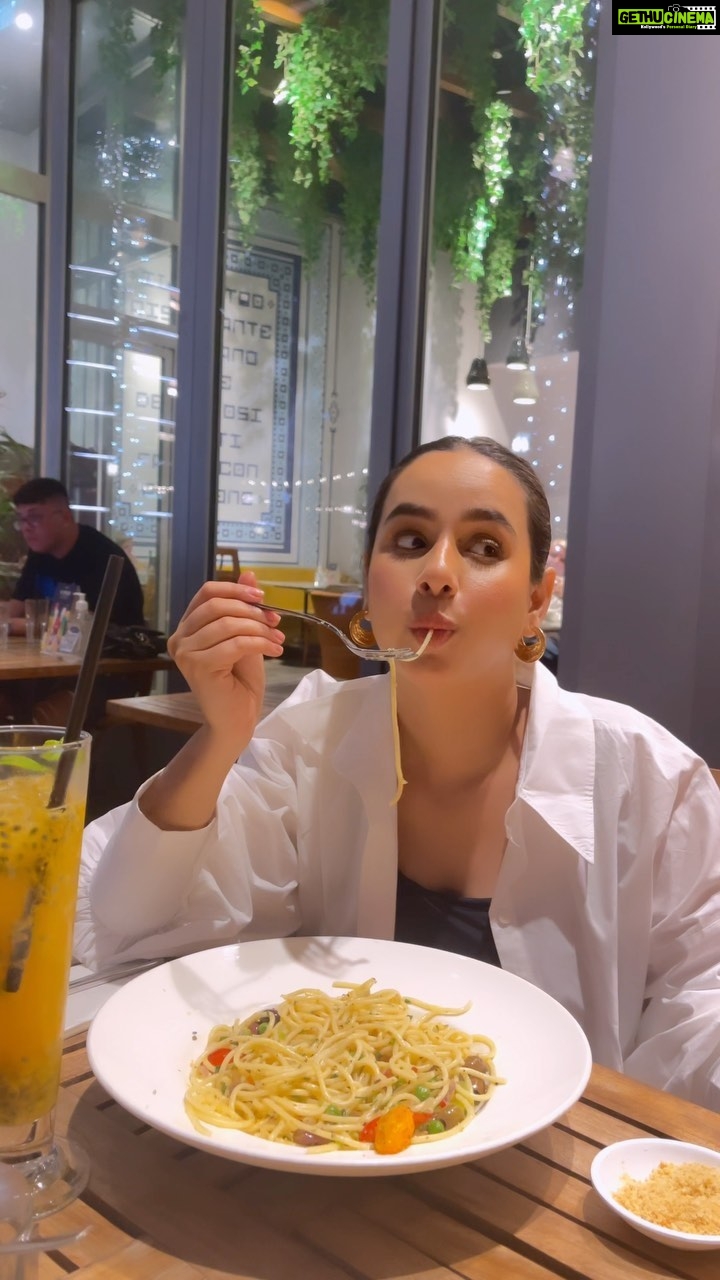 Sunanda Sharma Instagram - 🧚♂️ . . #reels #sunandasharma #dubai #happylife