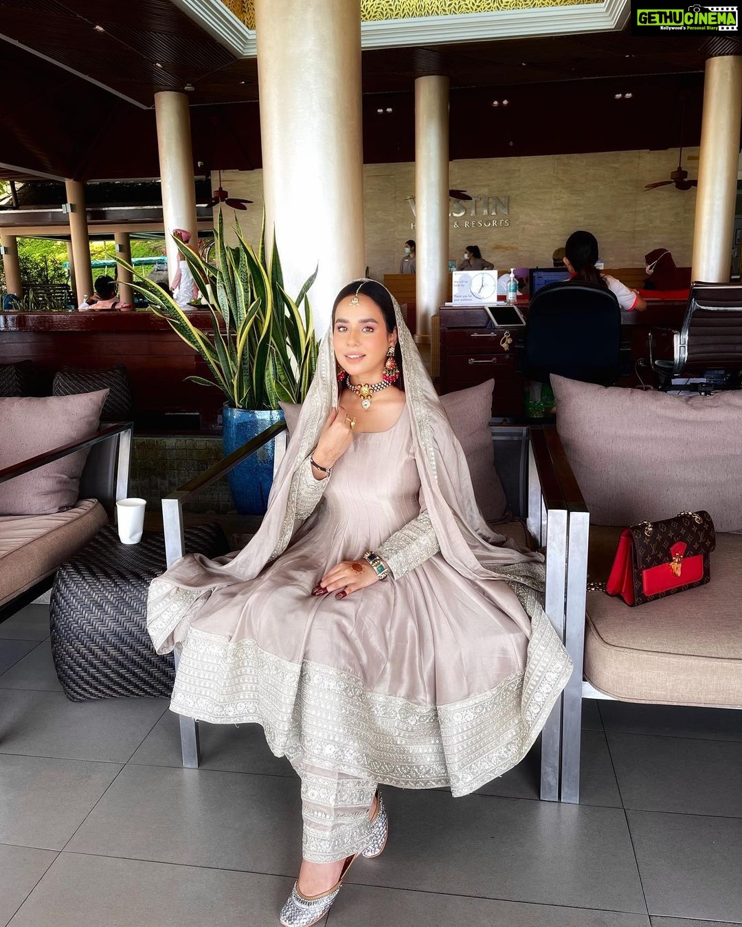 Sunanda Sharma Instagram - Baadshaaho, ALL THE MAGIC IS WITHIN YOU🧚♂️✨ . . @saggiphull_by_tulika_heer @anaghaartsnjewels