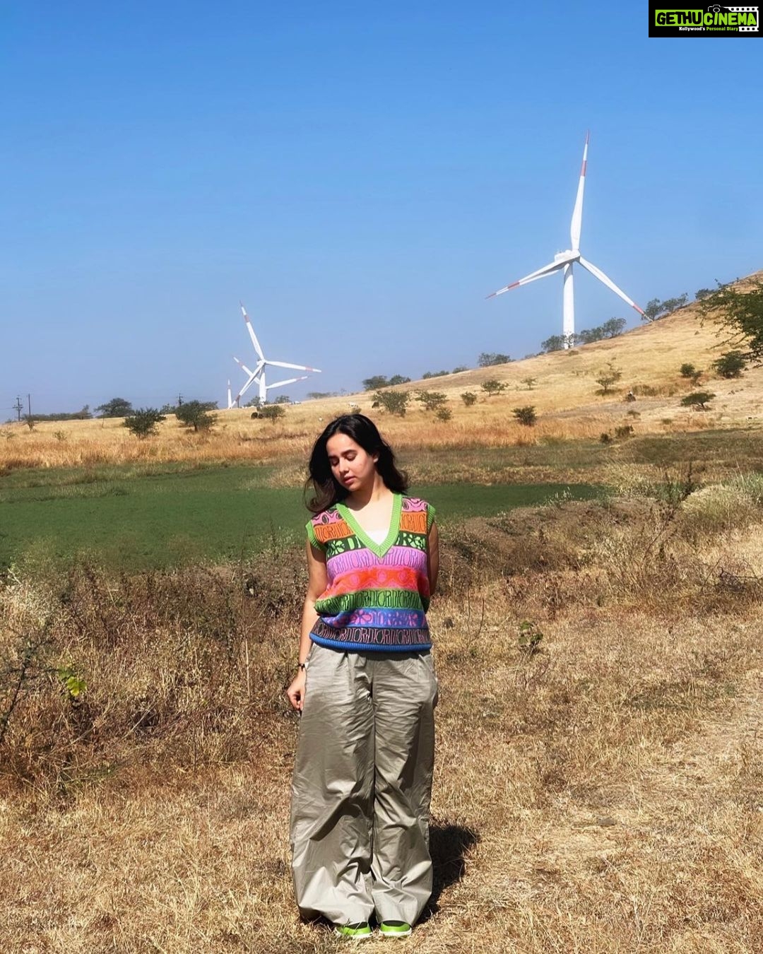 Sunanda Sharma Instagram - कौन मानेगा, सबसे कठिन है सरल होना..। 🕊️ . . Kaun maanega, Sabse kathin hai SARAL hona.. Sinnar, Maharashtra, India