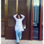 Sunanda Sharma Instagram - ᴡᴏʜ ʟᴀᴜᴛ ᴋᴀʀ ᴀʏᴀ ʜᴀɪ ᴍᴀɴᴀɴᴇ ᴋᴏ, Sʜᴀʏᴀᴅ ᴀᴀᴢᴍᴀ ᴋ ᴀʏᴀ ʜᴀɪ Zᴀᴍᴀɴᴇ ᴋᴏ 🕊 . . Wearibg my fav kurta from @ybq.designstudios @yousufbashirqureshi