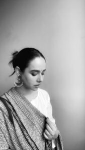 Sunanda Sharma Instagram - Bʜᴜʟʟ ᴊᴀᴀᴡᴀɴɢᴇ ʙʜᴀʟᴀ ?
Tᴀɪɴᴜ ᴋɪ ʟᴀɢᴅᴀ ᴀɪ ? 
.
.
#reels #shayari #sunandasharma #trending