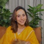 Sunanda Sharma Instagram - Bacche hum reh nahi jaate, Bade hum ho nahi paate.. 🙂 . . #sunandasharma #reels #shayari #shayarilove #instagram