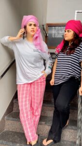 Sunanda Sharma Instagram - Tu kaahda badmash ai😂😂
9-9 mashukan releasing tomorrow baadshaaho 😍
Super excited 💃🧿🧿🧿🧿🧿
.
.
#reels #sunandasharma #sunandasharmaofficial #reelsinstagram #funnyvideos #bff #reelsinstagram