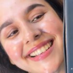 Sunanda Sharma Instagram - Growing up I always had clear skin. Everyone always complimented me on how clear my skin was. However, recently I have been suffering through a lot of acne and breakout. Now I understand what others with textured skin feel and go through. It’s quite overhwelming because now I have to take extra care of my skin and spend hours treating my acne. At first my confidence went downhill because my skin was all anyone would talk about. But with time I have come to accept that this is all part of me and my life. I have accepted that to spread love and positivity to others i need to love myself first. During this journey of self acceptance i understood that I am the part of problem since I held myself up for these standards. The day I let go of these standards created by society, I felt my love for myself grow. I want others who have suffered through the same issues as me to keep loving themselves because self love and acceptance is the key to confidence. 🫠❤️ P.s:- DIL SOHNA HONA CHAHIDA BAADSHAAHO, MUH TAN FILTER V SOHNA KAR DINDE NE😜😬