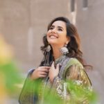 Sunanda Sharma Instagram - Teri ki pasand goriye ? 🫠 . . @mohsin.naveed.ranjha 🌹 @el3gance_mua ❤️ @gagzgaganphotography @elisabethhairs . . #reels #sunandasharma #pakistanidesigner #pakistanifashion #trending #instagram