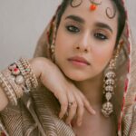Sunanda Sharma Instagram - ᴊᴏɢɪ ᴘᴇᴇʀ ꜰᴀᴋᴇᴇʀ ᴛᴇ sᴀᴀᴅʜᴜ ᴇᴋ ᴘᴀᴀsᴇ, ᴏʜᴅɪ ᴀᴋʜ ᴅᴀ ᴋᴀᴀʟᴀ ᴊᴀᴀᴅᴜ ᴇᴋ ᴘᴀᴀsᴇ..🤲🏼🧿 . . Outfit: @rimpleandharpreet Styled by @bhwdp Photography @chintanmalhotra Makeup: @satpreetkaurmakeovers Hair: @hairbyharrybajwa Jewels @anaghaartsnjewels Assisted by @harman8745