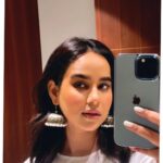 Sunanda Sharma Instagram - जो बात अधूरी कहानी में है, वो बात पूरी किताब में कहाँ ..।