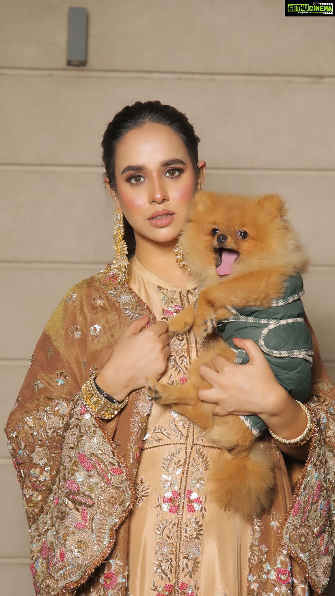 Sunanda Sharma Instagram - 🍂🍁 . . #sunandasharma #reels #music #instagood