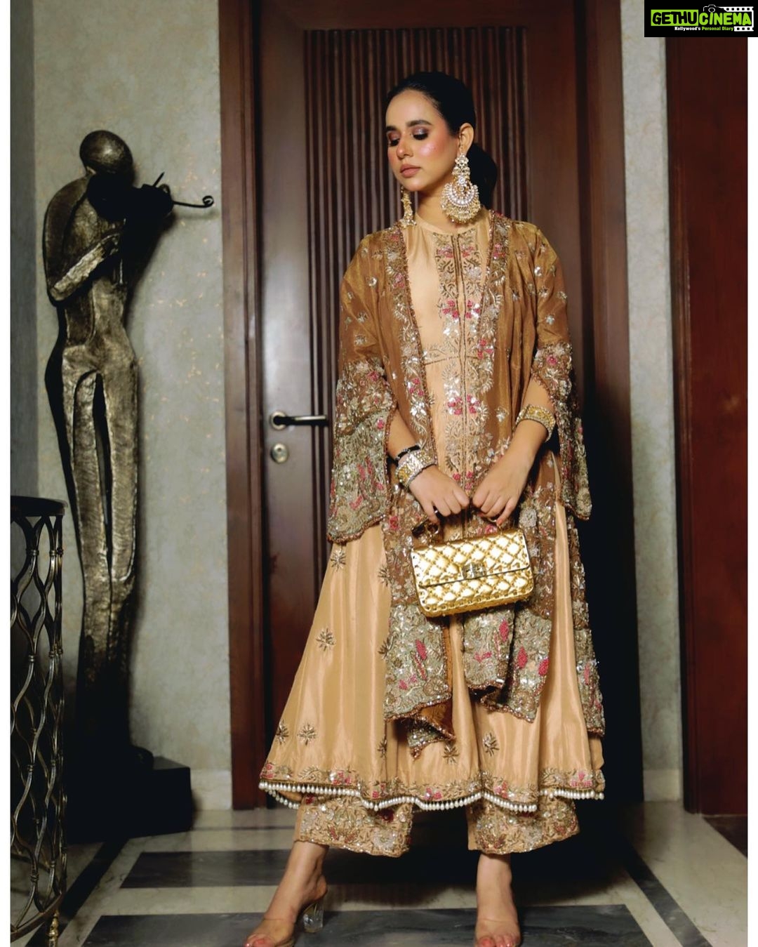 Sunanda Sharma Instagram - not all LOSSES are a LOSS 💫 . . Outfit @saggiphull_by_tulika_heer Makeup @satpreetkaurmakeovers Jewellery @manimuktaajewels