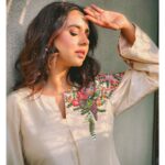 Sunanda Sharma Instagram - let PosiTivity be your shield 🛡️ 🤞🏼 . . Makeup @satpreetkaurmakeovers Suit @saggiphull_by_tulika_heer