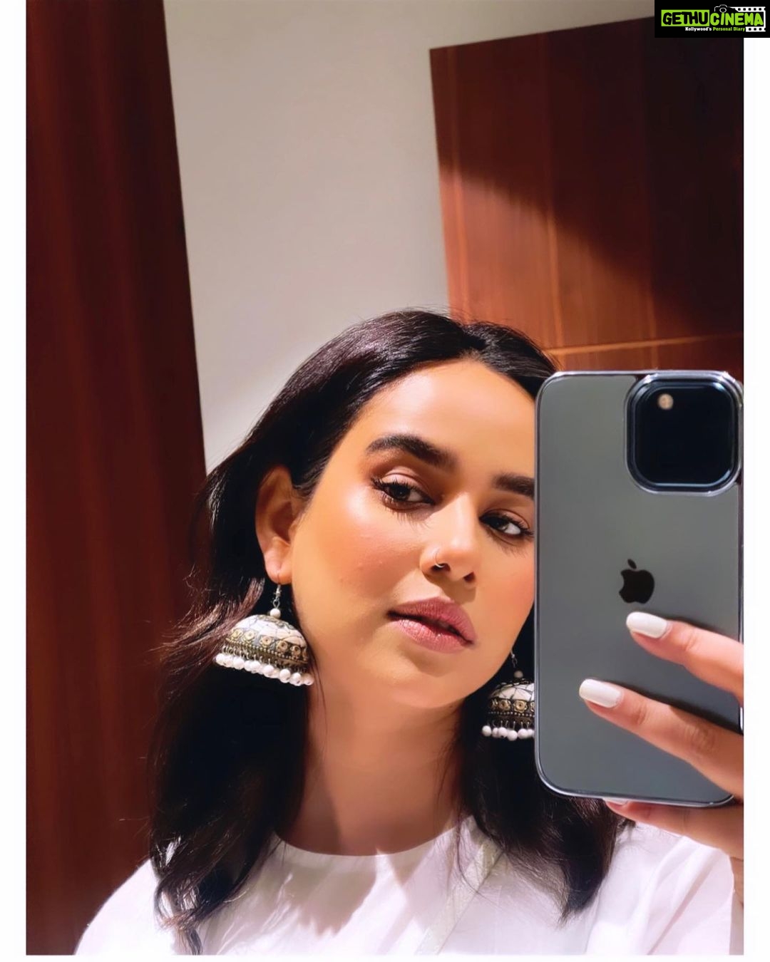 Sunanda Sharma Instagram - जो बात अधूरी कहानी में है, वो बात पूरी किताब में कहाँ ..।