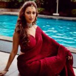 Sunayana Fozdar Instagram - मुझे प्यार हुआ था …इक्रार हुआ था ♥️ love this rendition @kaifikhalilmusic 📷- @akshayrathodphotography Muah - @celebsmakeupbysejal Outfit - @swtantraofficial X @publiquedom Jewelry - @sejalthakkarcreation X @maxplus_jewels 📍- @courtyardmumbai Team - @greenlight_media