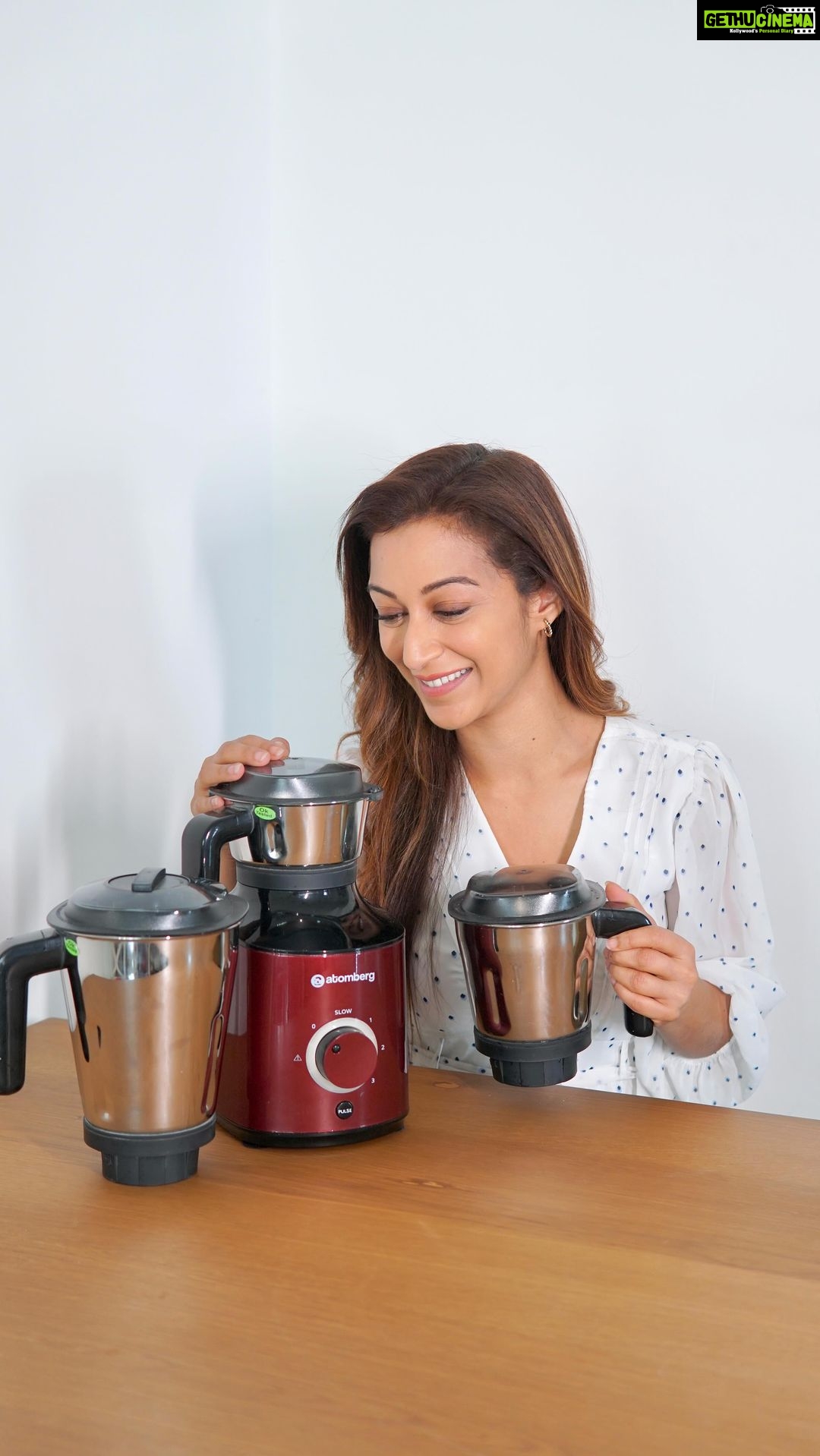 Sunayana Fozdar Instagram - My Job requires me to be high on energy on my toes the whole day! What better than Starting my Day with an Energy Booster Oatmeal strawberry power bowl π My partner-in-grind, Atomberg MG 1 helps me Make Such fun and healthy meals π©βπ³ Atomberg MG 1βs Slow Mode helps retain the nutrients of the ingredients and helps me on my journey to get #BackToTheGrind. Try this recipe out and give your mornings the boost it needs!π #AtombergMG1 #AtombergMG1creation #Atomberg