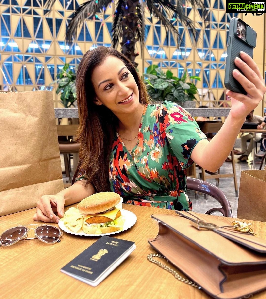 Sunayana Fozdar Instagram - #ad It's Shop O'Clock for me all the time and I had Real Songkran experience with Paragon shopping mall, Bangkok recently🛍️ It is the perfect destination to shop, eat and have fun with your friends & family all under one roof!! From unique Thai designers to my favourite brands, it is a shoppers paradise in true sense. Go visit now and have a memorable time with friends & family this summer💕 Pro Tip: Don't forget to get VAT refunded when spending 2,000THB and above at the information counter! #paragonshoppingmall #paragondepartmentstore #siamparagon #thailandsummer #summercollection #bangkokshopping #btssiam #thailandsummer #summernewcollection #bangkoksongkran2023 #themallbangkok #placetovisitinthailand #thailanddestinations #mallsinbangkok #paragondepartmentstore #gourmeteats #thailandnewyear #songkran2023