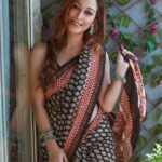 Sunayana Fozdar Instagram - बता यह हुनर तूने सीख कहाँ से ?♥️ Wearing @teejhindia #teejhindia #teejhsaree 📷 @ibphotography27