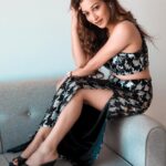 Sunayana Fozdar Instagram - Making it Count 🖤 . . . 📷 @ibphotography27 Styling @Rimadidthat Outfit @wabisabistyl Jewellery @goldenbyree Jew PR @mediatribein