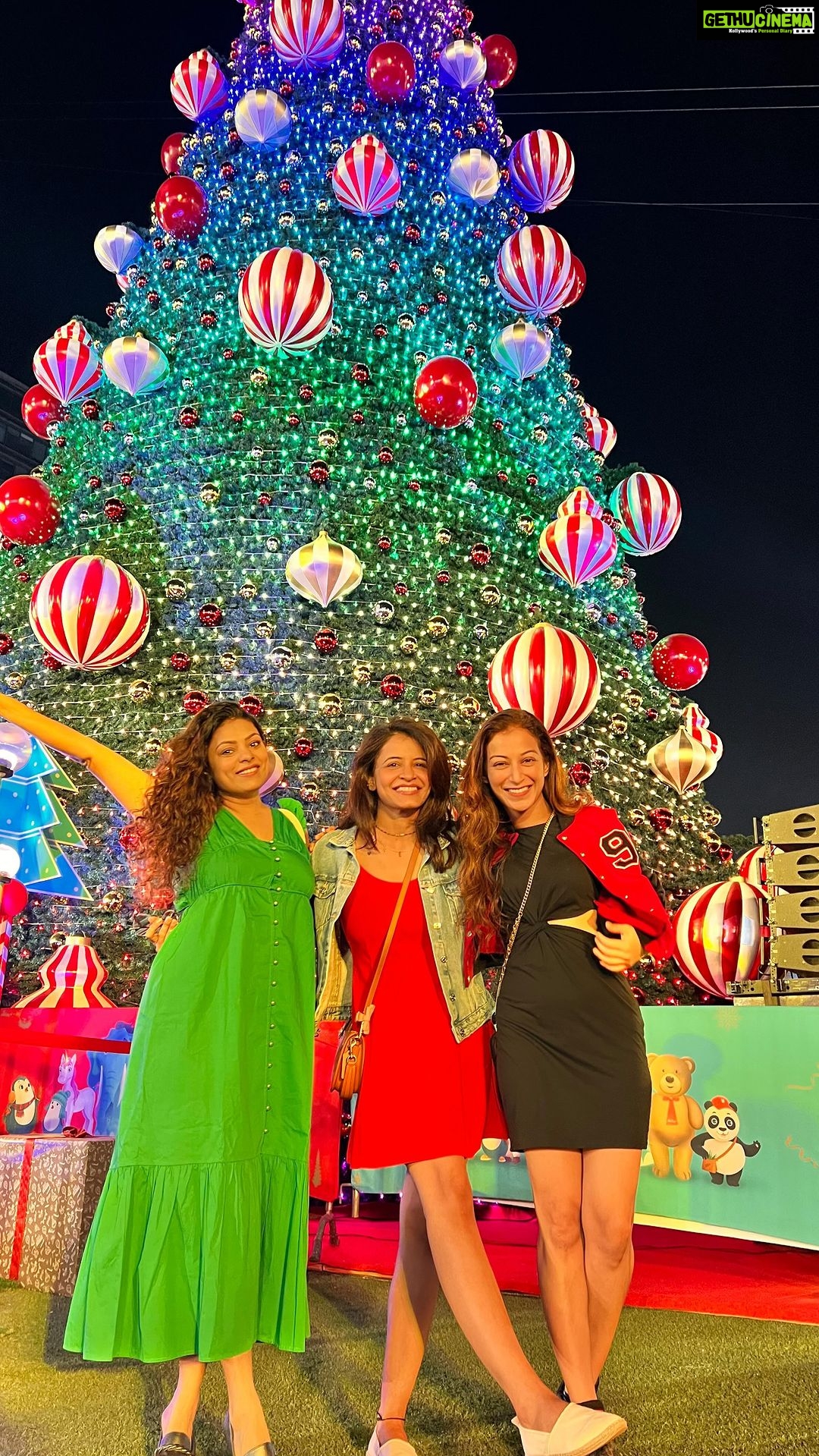 Sunayana Fozdar Instagram - A mini vlog of all the Fun we had at the @jioworldgarden #christmaswinterwonderland Work Hard and party harder is my new year resolution ❤️ except that our party is the #winterwonderland !!!😂 @perneet.chauhan @kashishsr @nupursarvaiya couldn’t agree more?😂