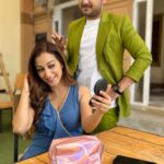 Sunayana Fozdar Instagram - Very very DYEnamic reel ! 2 crazies in the house 🤣🤣 Shot by :- @ck_69nomercy_09 @sunayanaf @vihansometimes #reels #reelsinstagram #trend #trending #trendingreels #viral #viralvideos #tmkoc #ghkkpm #friends #goodvibes