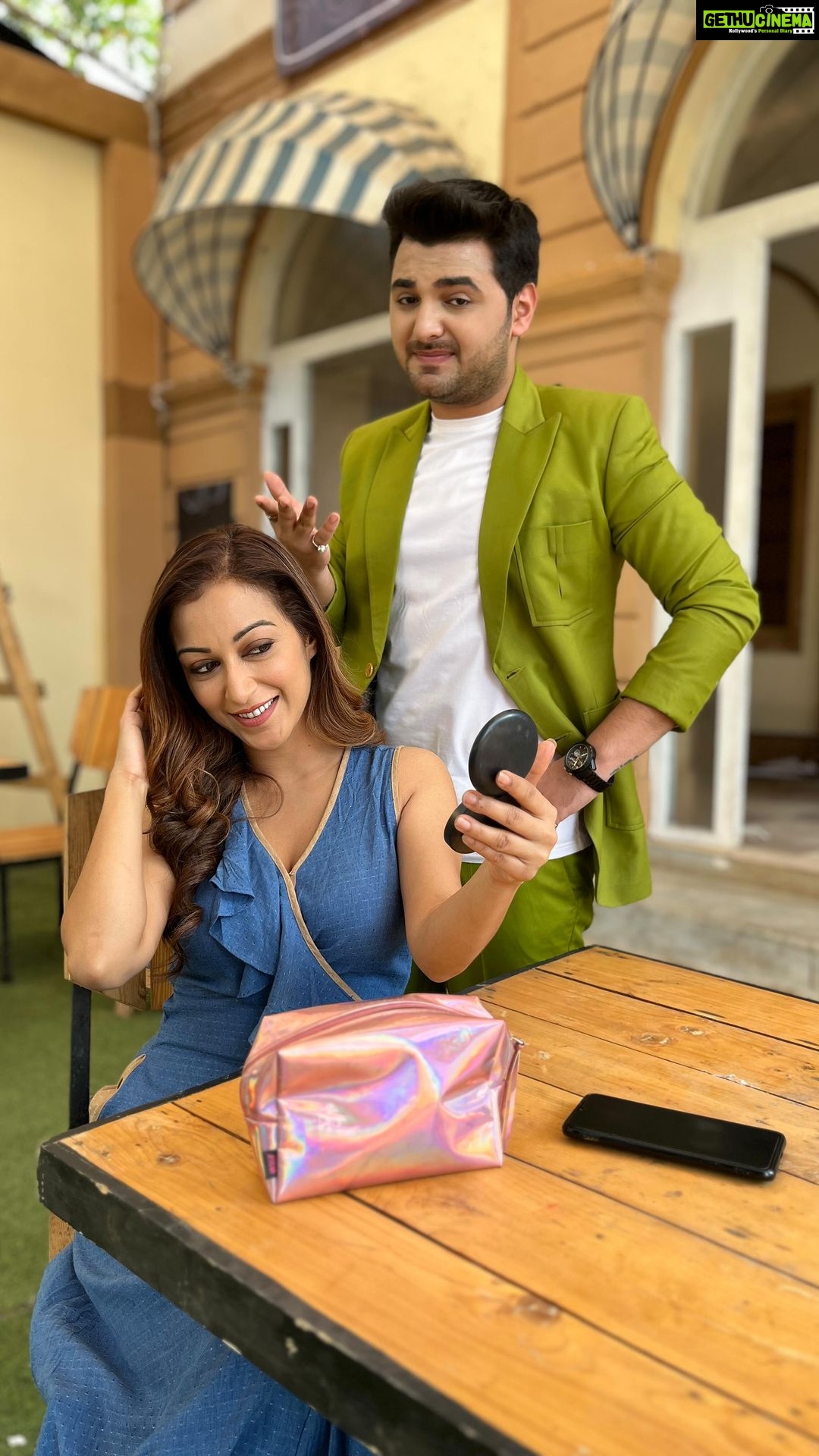 Sunayana Fozdar Instagram - Very very DYEnamic reel ! 2 crazies in the house 🤣🤣 Shot by :- @ck_69nomercy_09 @sunayanaf @vihansometimes #reels #reelsinstagram #trend #trending #trendingreels #viral #viralvideos #tmkoc #ghkkpm #friends #goodvibes