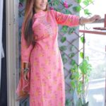 Sunayana Fozdar Instagram - ख़ुशियों की ,प्रेम की ,उम्मीदों की ,सपनो की ऊँची उड़ान भरें 🪁 आप सबको मकर संक्रांति की हार्दिक शुभकामनाएँ! A special discount code :SFJ20 for my lovelies💕 happy shopping @indya Wearing @indya . . . #makarsankranti #kiteflying #makarsankranti2023