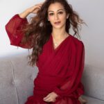 Sunayana Fozdar Instagram - That Christmas feeling🌲 #christmas2022 #december2022 #sundaypost 📷 - @girish_rajput_photography Accessories: @clara.in Wearing : @myfriday.in Hair - @abidansanri Team - @greenlight__media