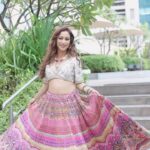Sunayana Fozdar Instagram - Can’t Get enough 🥰 of this Look! Lehenga twirling is a mandate ! And This Song 💕☺️ #nomondayblues #lehengalove . . . . . . 📷 - @akshayrathodphotography Muah - @celebsmakeupbysejal Outfit - @pariscreation7 Jewellery - @sejalthakkarcreation X @maxplus_jewels 📍 - @courtyardmumbai Team - @greenlight__media #manikemagehithe #hayeyehmeriankhen #reelsinstagram #lehengainspiration #weddingoutfitideas