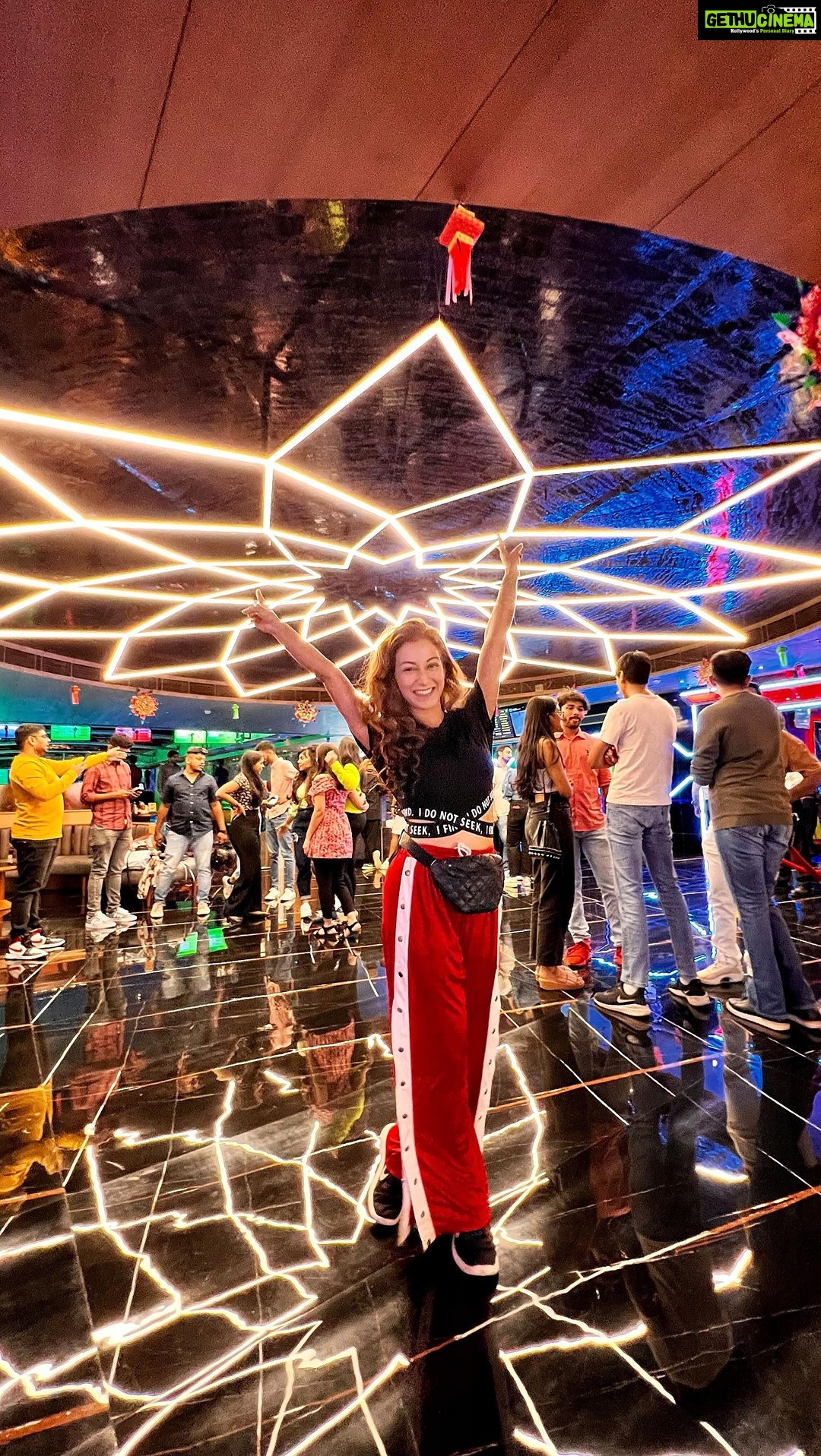 Sunayana Fozdar Instagram - What a Perfect Way to spend My Sunday with My Gang.. lots of Adventure , great Food and Games! After all why Should kids have all the fun!🥳 Should definitely Consider checking out @shottindia With your Crazy bunch !!! P.S: Don’t miss “The laser war game”my fav😄 #minivlog #sundayplans Thank you for This Experience 💃🏻 @shottindia @rainmakerconsults