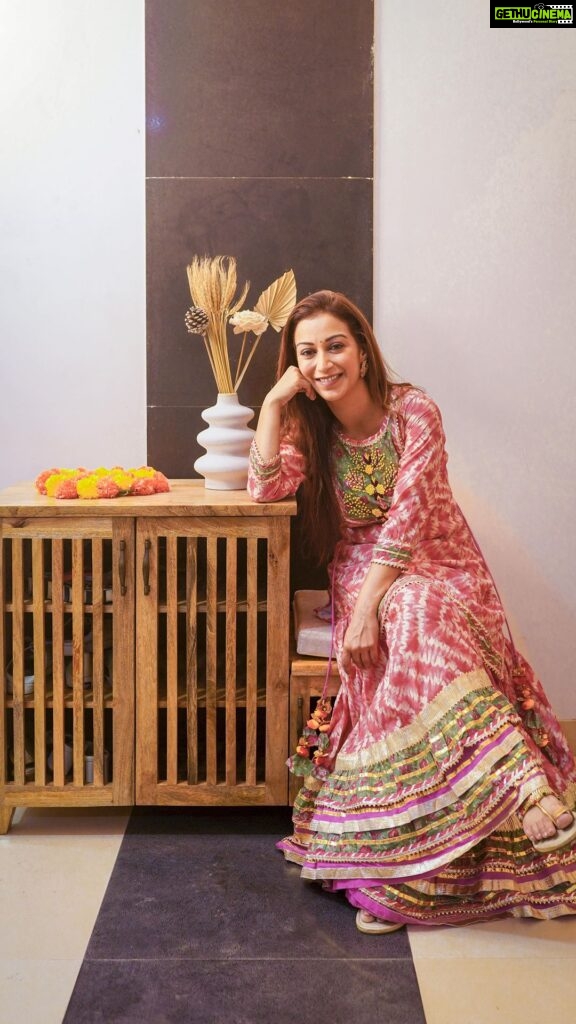 Sunayana Fozdar Instagram - A Quick Home Tour while I welcome Guests this Diwali!✨ And As they Say“Your Entrance Sets The vibe of the house” My new shoe Rack from @wood_affair Speaks Style and utility ! Is Your Home Diwali ready? ☺️❤️ . . . Wearing : @ireshhofficial @socialpinnaclepr x @styling.your.soul #sustyles #homedecor #diwalireadyhome #diwali2022 #dhanteras