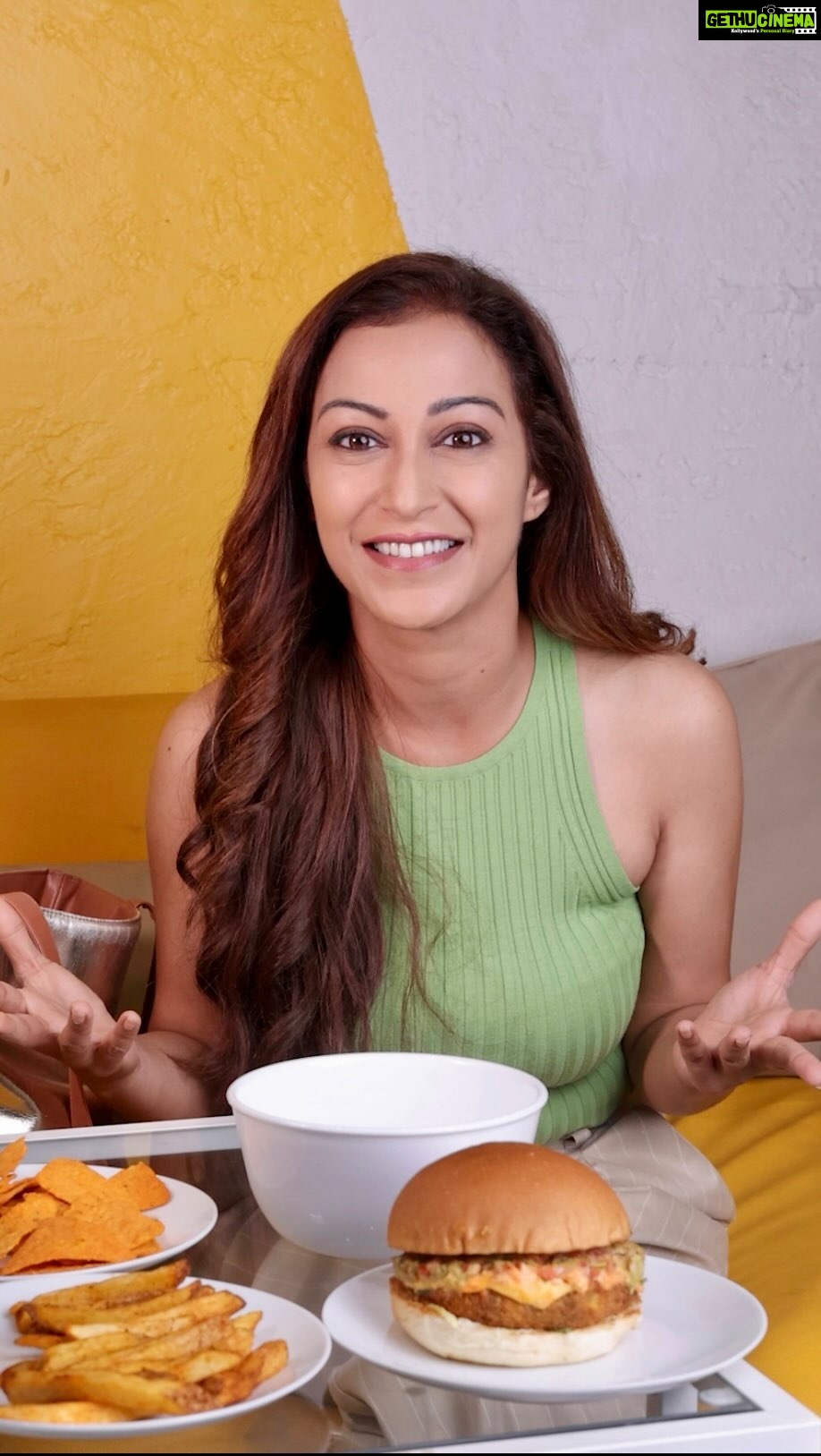 Sunayana Fozdar Instagram - It’s burger o ‘clock and guess what? I got my mind blown and palate satisfied by the BOSS 2.0! And yes - I can confirm that the BOSS is now serving Bigger, Better, Bolder blockbuster burgers. Warning: @boss_burger_india is for serious burger lovers only 🤫 To up the experience of your parties and meals, order from bossburger.in for home delivery and get up to 50% off. 🍔 Howzat!? #HitHaiBOSS #BOSSBurger #BurgerLovers #BestBurgers #BurgerGram