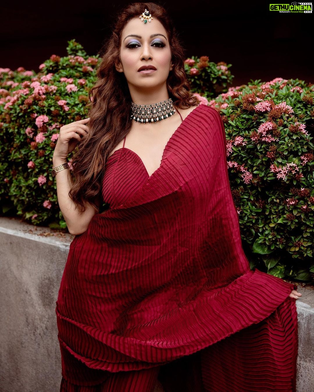 Sunayana Fozdar Instagram - Grace Always Conquers! 📷- @akshayrathodphotography Muah - @celebsmakeupbysejal Outfit - @swtantraofficial X @publiquedom Jewelry - @sejalthakkarcreation X @maxplus_jewels 📍- @courtyardmumbai Team - @greenlight_media