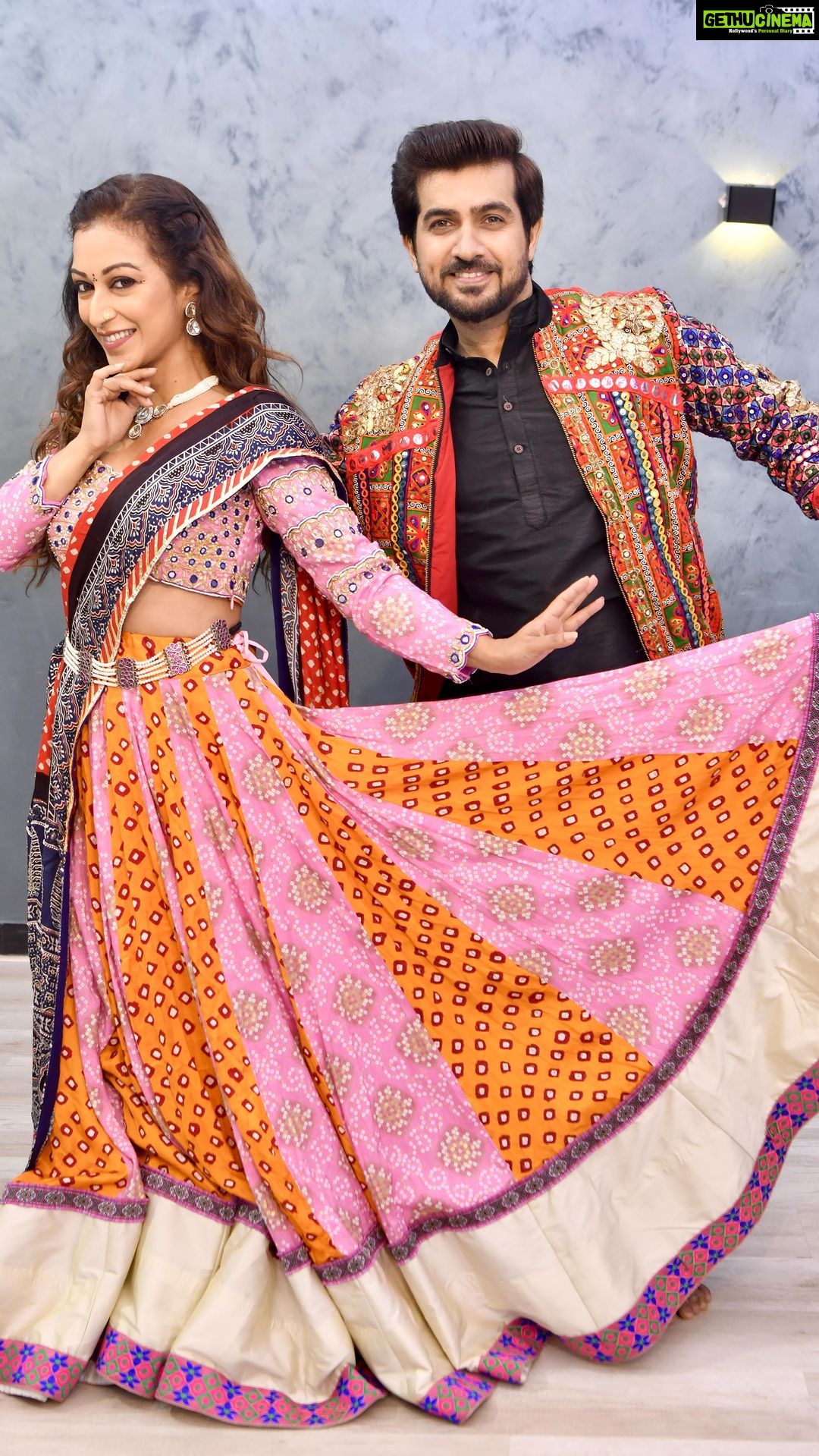 Sunayana Fozdar Instagram - Coz you donโt need a reason to dance ๐๐ป Garba feels Just for you guys ๐โบ๏ธ Dance partner - @neeravbavlecha Muah - @tapsi_makeup Outfit - @pariscreation7 Jewellery- @swabhimannjewellery ๐- @byou.in X @tejalpimpley Team - @greenlight__media #navratri2022 #boompadi