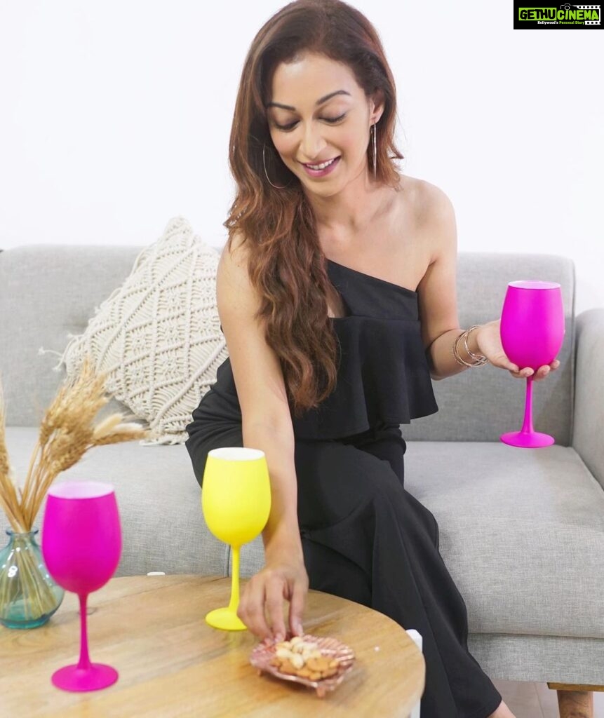Sunayana Fozdar Instagram - Your Home is a Reflection of Who You Are …Make it Vibrant Just Like you 💕 #sustyles This Festive Season My Home gets vibrant with Exclusive Home decor products from @sofapotatoofficial ✨