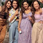 Sunayana Fozdar Instagram - Well… girls will be girls ! 🤷🏻‍♀️🌸 #sunayanafozdar #tanvithakker #trendingreels #gossipgirl #friendshipgoals #mujhenahipata