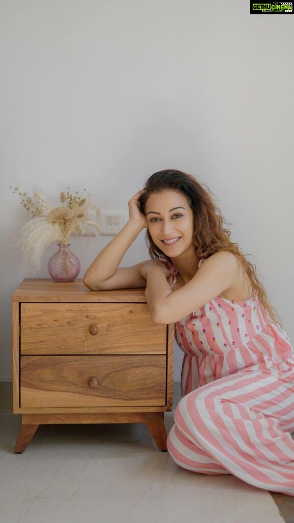 Sunayana Fozdar Instagram - While my bedroom is my cozy corner,I couldn’t help but feel that some thing is missing🤔 That’s when I came across this stunning bedside table from @furnmillindia And that’s it! It was all my cozy corner ever needed 🥰 With its compact shape and edgy appeal, the Greek Bedside Table has added a much needed glow to my room, and it’s more convenient than I could ever imagine. I’m already a fan, why don’t you check it out too? #furnmill #bedsidetable #bedroomdecor #utilityfurniture