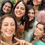 Sunayana Fozdar Instagram - Yaar ki Shaadi 🌼 #dalniktake2 Indian Traditional Weddings bring friends and family closer!!!! And of course the Best part is the madness that follows!!! @kaurdalljiet We Love you and every moment captured shows just that @niknpatel jiju☺️Welcome to the family 💕