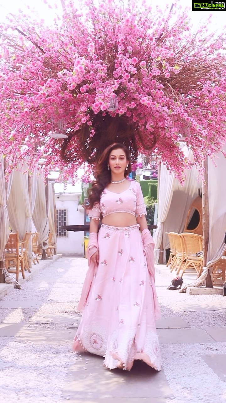 Sunayana Fozdar Instagram - Yun Shabnaami Pehli Nahi Thi Chandni β¨ Princess Feels with this Pastel Pink Lehenga @littleens_official . . . . π₯ @girish_rajput_photography Outfit - @littleens_official Jewellery- @attrangi_designs Mua - @ansarireshma_makeup Hair - @munirashaikh8083 π - @truetrammtrunk X @iampuneetgidwani Team - @greenlight__media #weddingoutfitideas #pastellehenga #pastelthemewedding #pinklehenga #weddingoutfitideas