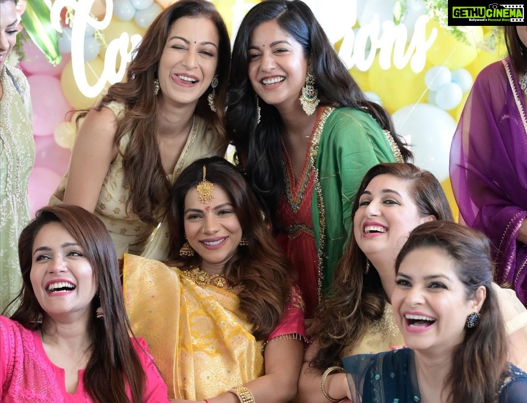 Sunayana Fozdar Instagram - This is What Happiness looks like!! @aadityakapadia @tanvithakker ♥️ abhi Toh party shuru hui Hai👨👩👧 Aanewaala yeh keh nahi paayega “Swaagat nahi karoge Hamara”🤘🥰 #swagseswagat #godhbharai